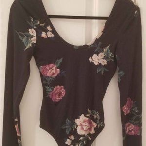 Aritzia Wilfred Free Scoop Neck Bodysuit